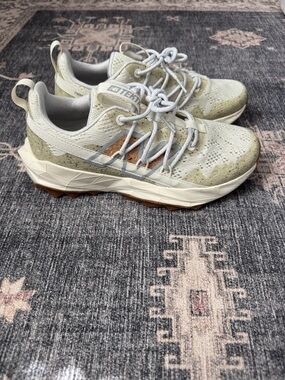 New Balance Trail Running Shoes in Sea Salt & Cork